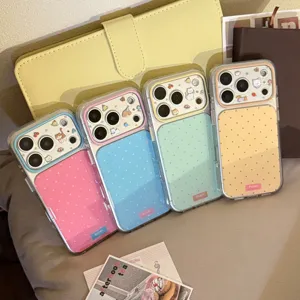 Gamme de coques iPhone à pois colorés avec des illustrations d'animaux mignons