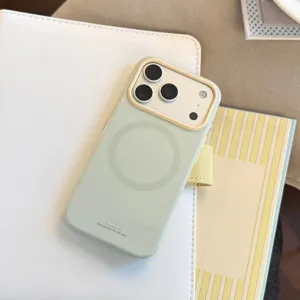 Coque iPhone magnétique vert sauge avec texte Bonne et bordure d'appareil crème