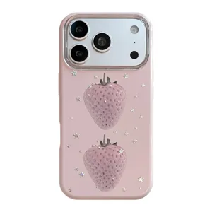 Coque iPhone rose mignonne avec motif fraise et étoiles, housse de protection souple et slim.