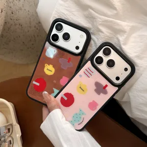 Vue détaillée des coques rigides pour iPhone avec motifs de vases géométriques colorés