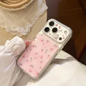 Detailansicht der niedlichen rosa Erdbeer- und Katzen-Handyhülle für iPhone-Modelle
