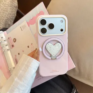 Gros plan de la coque iPhone magnétique rose avec support de bague en forme de cœur