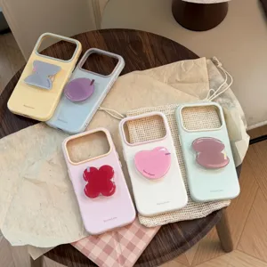 Détail de coques iPhone pastel avec des supports géométriques irréguliers uniques
