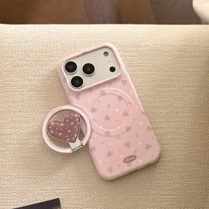 Λεπτομέρεια ροζ φλοράλ θήκης iPhone με ασορτί στήριγμα δαχτυλιδιού σε σχήμα καρδιάς
