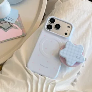 Détail de la coque iPhone magnétique bleu clair avec motif étoile et support