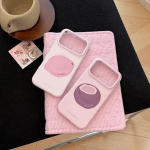 Paire de coques iPhone rose avec motifs de fruits minimalistes et texte estival.