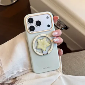 Coque iPhone vert clair avec un support de bague magnétique doré en forme d'étoile.