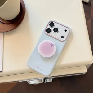 Vue détaillée d'une coque iPhone bleu clair avec un support de téléphone étoile violet