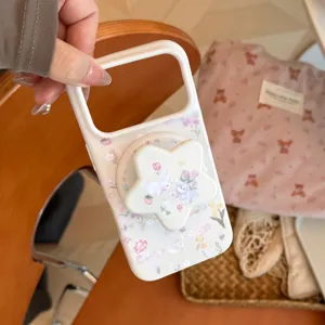 Detalle de funda para iPhone de conejo floral con soporte plegable en forma de estrella
