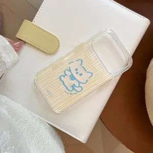 Detail van schattig blauw kattenpatroon op transparante gestreepte zachte hoes