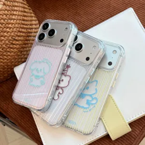 Detailopname van drie transparante iPhone-hoesjes met pastelkleurige strepen en dieren