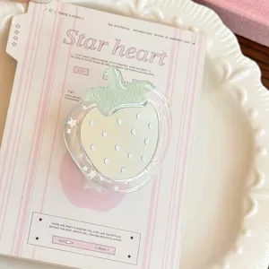 Gros plan d'un support de téléphone en forme de fraise avec paillettes et motifs d'étoiles