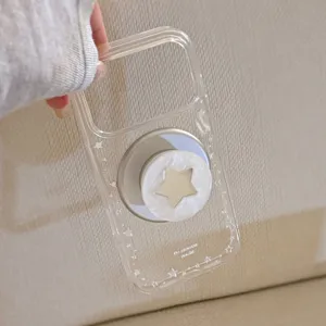 Detailweergave van transparant iPhone-hoesje met parelmoer ster magnetische standaard