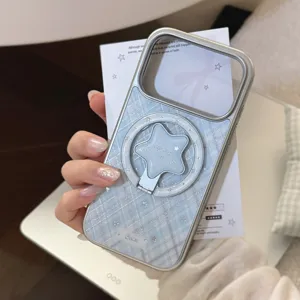 Vue détaillée de la coque iPhone bleu clair avec étoiles pailletées et support magnétique