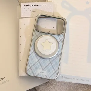 Coque iPhone à carreaux bleus avec support magnétique étoile en nacre, vue détaillée
