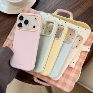 Vue détaillée de cinq coques iPhone pastel avec cadres de caméra contrastés