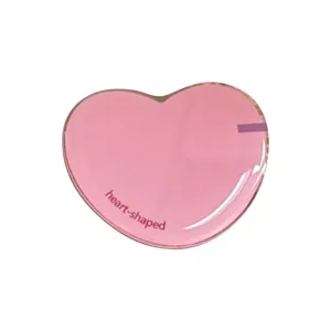 Minimalistische glanzend roze hartvormige telescopische telefoonhouder en opvouwbare standaard