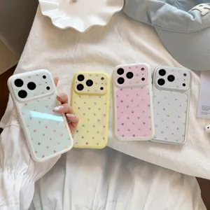 Gros plan de coques iPhone à pois colorés et scintillants dans divers tons pastels