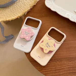 Coque iPhone élégante style coréen avec étoile à carreaux et support griptok assorti