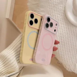 Vue détaillée des coques iPhone magnétiques minimalistes aux tons pastel jaune et rose