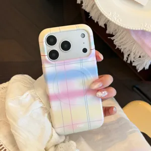 Vue détaillée d'une coque iPhone magnétique avec un motif à carreaux dégradé