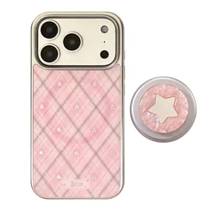 Coque iPhone à carreaux roses avec motif d'étoiles et support de téléphone magnétique