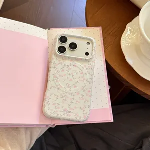 Funda magnética para smartphone con estampado de rosas vintage accesorio vista detalle