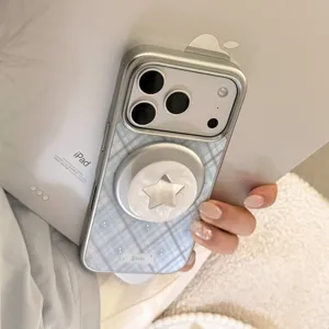 Gros plan détaillé de la coque magnétique à étoile nacrée de luxe pour iPhone 16 Pro Max