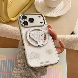 Vue détaillée de la coque iPhone lapin avec un support d'anneau magnétique en cœur.