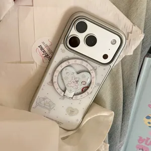 Détail d'une coque iPhone mignonne avec support magnétique en forme de cœur