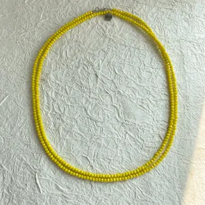 Collana a doppio filo di perle di spinello giallo vibrante con elegante finitura sfaccettata
