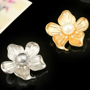 Elegant vintage alloy flower brooches with center pearls and rhinestones in gold and silver
