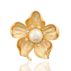 Elegant vintage golden alloy flower brooch with large pearl and rhinestone accents