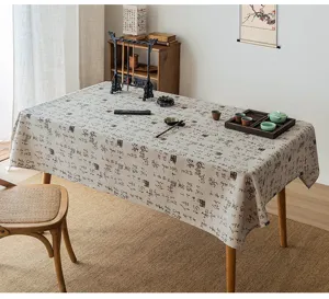 Tovaglia in lino con stampa calligrafica cinese in un ambiente rilassante da tè Zen
