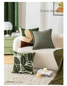Housses de coussin texturées vert forêt dans un salon moderne et chaleureux pour déco