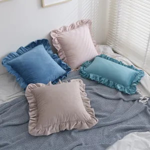 Elegante Samt-Kissenbezüge mit dekorativem Rüschenrand für Sofa- und Bettdekoration
