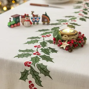 Mantel de Navidad festivo con elegantes bordados de bayas rojas sobre tela blanca