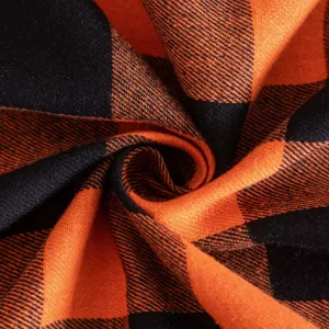 Macro de la textura de tela de franela a cuadros naranja y negro para sofá