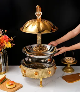 Calentador de alimentos de buffet giratorio de acero inoxidable dorado con tapa de cúpula detalle