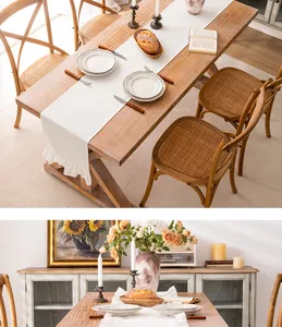 Vue détaillée du chemin de table blanc de style français avec des bords à volants