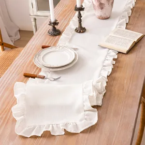 Chemin de table blanc élégant à volants français avec bordure de feuille de lotus nordique