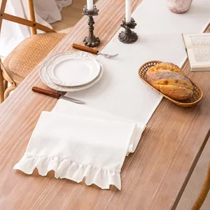 Chemin de table blanc à volants français avec bordures élégantes pour salle à manger