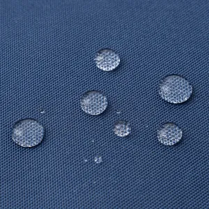 Detalle de tela impermeable azul para funda de cojín de silla de jardín exterior