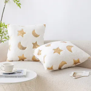 Dekorative weiße Plüschkissenbezüge mit goldenen Pailletten-Sternen und Monden für Sofa