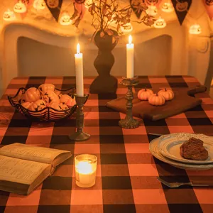Tovaglia rettangolare di Halloween a scacchi arancioni e neri per decorazioni festose in casa