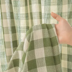 Μοντέρνα πράσινη και λευκή καρό κουρτίνα με ρουστίκ υφή λινής ύφανσης