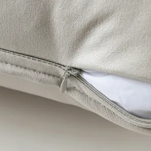 Primer plano detallado de la funda de cojín de cuero PU mate con cremallera invisible
