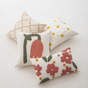 Housses de coussin touffetées nordiques à fleurs tulipes et marguerites pour canapé