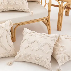 Housses de coussin bohèmes tuftées crème avec pompons décoratifs pour décoration de canapé