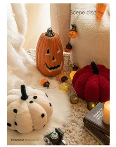 Primer plano de la textura sherpa de los cojines de calabaza para Halloween en blanco